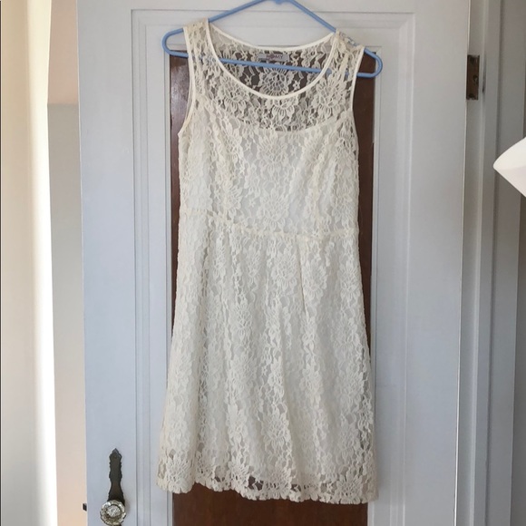 White lace dress ❌SOLD❌ - Picture 2 of 5